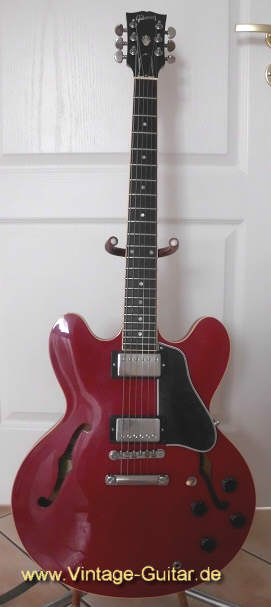 Gibson ES-335 Dot a.jpg